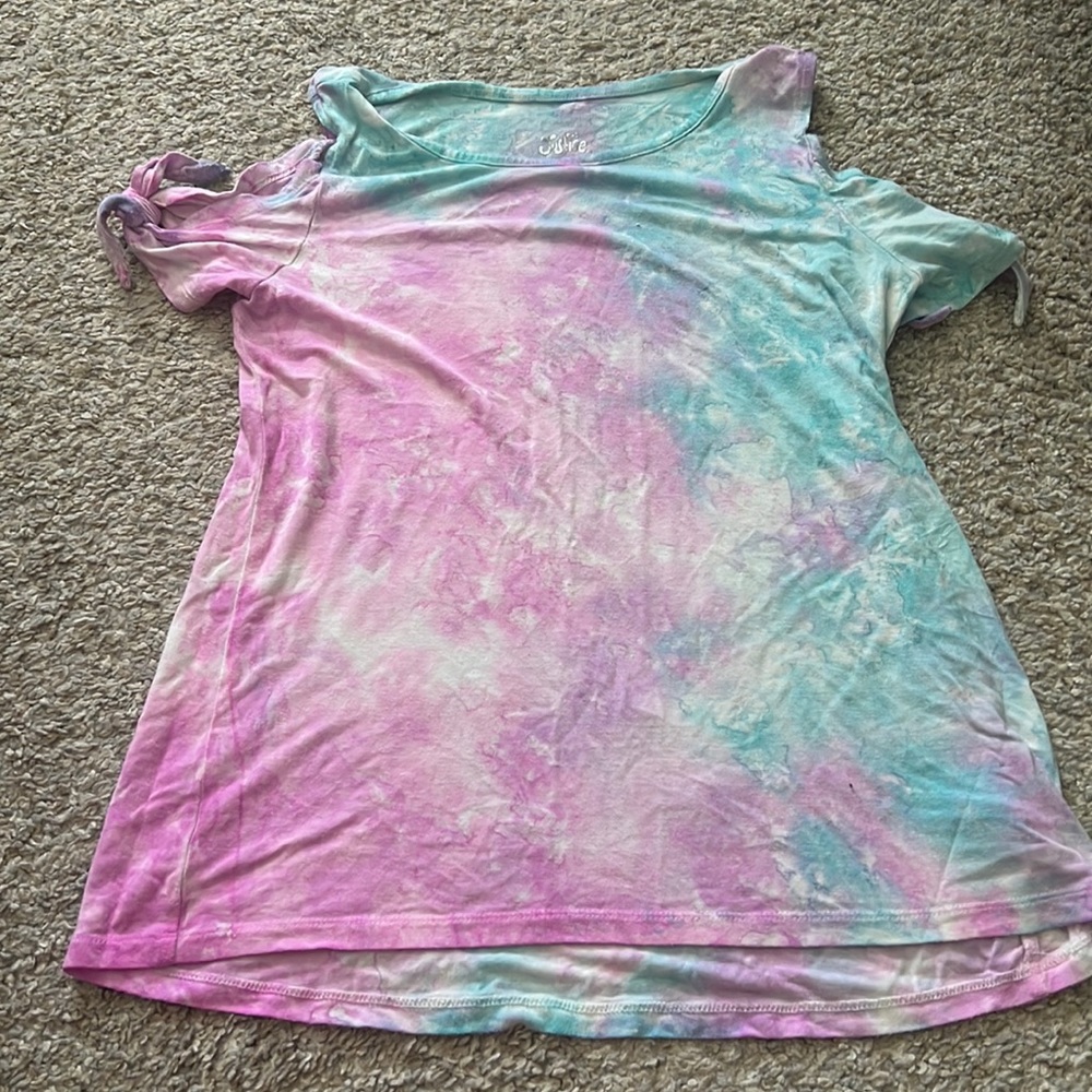 Excellent condition, peep shoulder size 12 Girl’s justice shirt